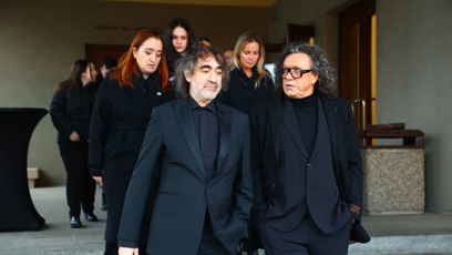 FOTO: Jakub Kohák odcházel z pohřbu s Richardem Genzerem.