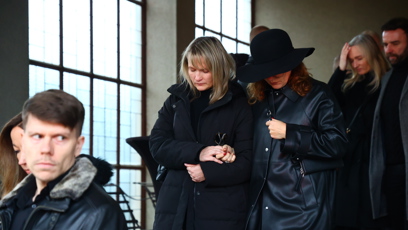 FOTO: Z pohřbu Patrika Hezuckého odcházeli lidé v slzách.