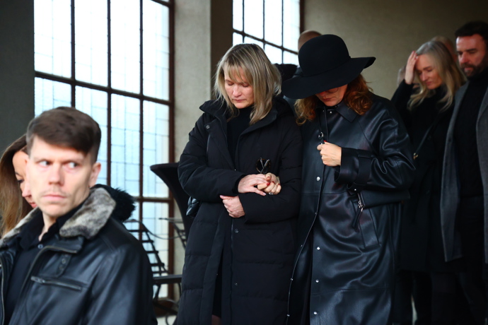 FOTO: Z pohřbu Patrika Hezuckého odcházeli lidé v slzách. – stránka 48