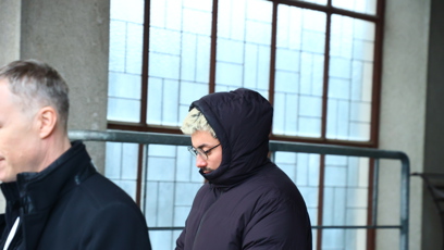 FOTO: Mirai odcházel se skloněnou hlavou.