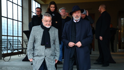 FOTO: Z pohřbu Patrika Hezuckého odcházel Michel Fleischmann v doprovodu Miloše Pokorného.