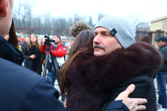 FOTO: Dalibor Gondík na pohřbu kolegy nechyběl. – stránka 30