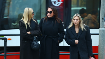 FOTO: Moderátorky Zorka Hejdová, Lucie Šilhánová a Katka Říhová společně odcházely z pohřbu Patrika Hezuckého.