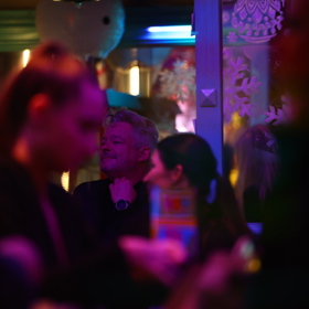 Po pohřbu Patrika Hezuckého zavítali jeho přátelé a rodina do baru. 