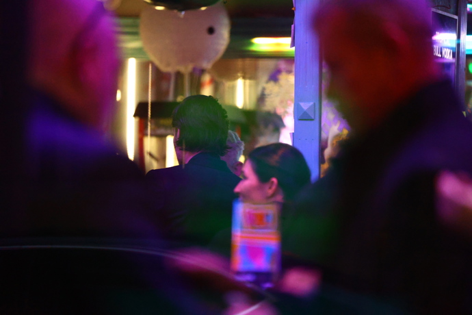 FOTO: Po pohřbu Patrika Hezuckého zavítali jeho přátelé a rodina do baru. – stránka 18