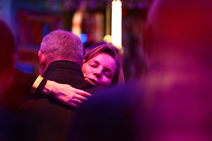 FOTO: Po pohřbu Patrika Hezuckého zavítali jeho přátelé a rodina do baru. – stránka 16