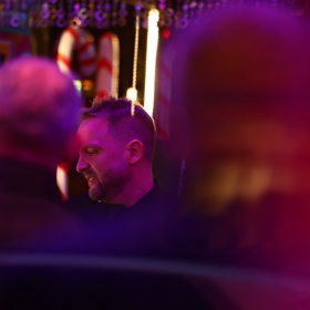 Po pohřbu Patrika Hezuckého zavítali jeho přátelé a rodina do baru. 