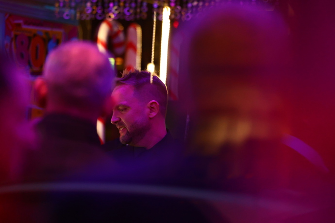 FOTO: Po pohřbu Patrika Hezuckého zavítali jeho přátelé a rodina do baru. – stránka 12