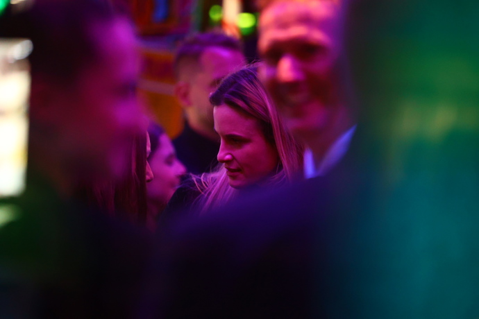 FOTO: Po pohřbu Patrika Hezuckého zavítali jeho přátelé a rodina do baru. – stránka 9