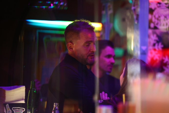 FOTO: Po pohřbu Patrika Hezuckého zavítali jeho přátelé a rodina do baru. – stránka 8