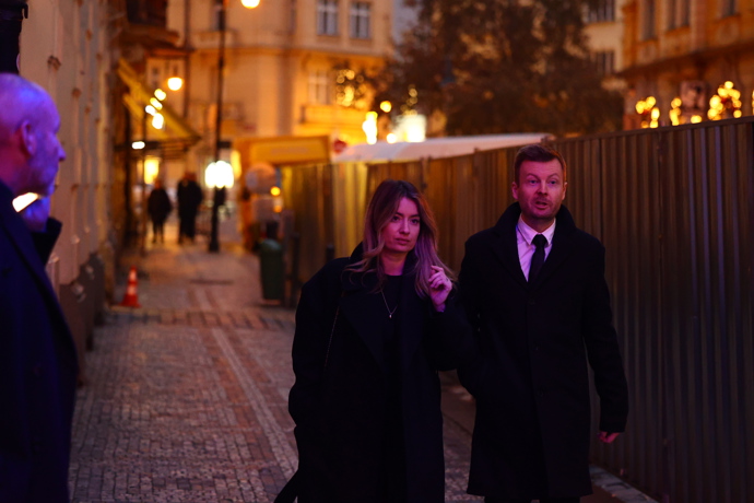 FOTO: Po pohřbu Patrika Hezuckého zavítali jeho přátelé a rodina do baru. – stránka 6