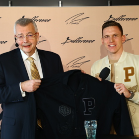 Jde o limitovanou edici, vyrobeno bylo pouze 100 kusů bund.