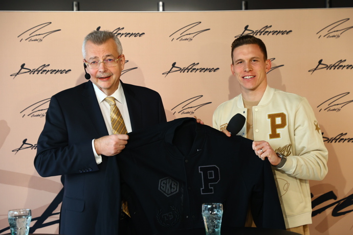 FOTO: Jde o limitovanou edici, vyrobeno bylo pouze 100 kusů bund. – stránka 2