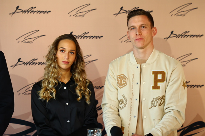 FOTO: Výtěžek z prodeje poputuje na Nadační fond Slavie. – stránka 4