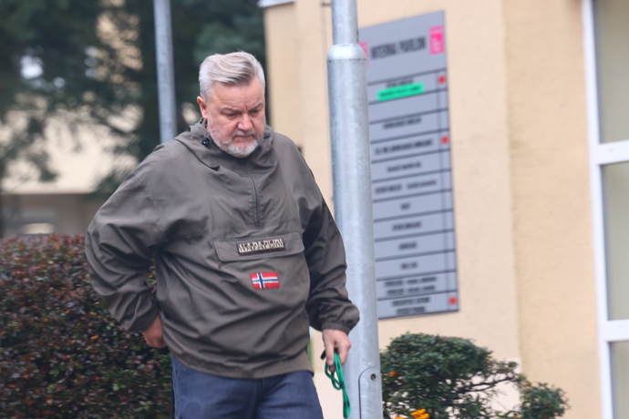 FOTO: Patrik Hezucký je nemocný a kamarádi ho pravidelně navštěvují. – stránka 21