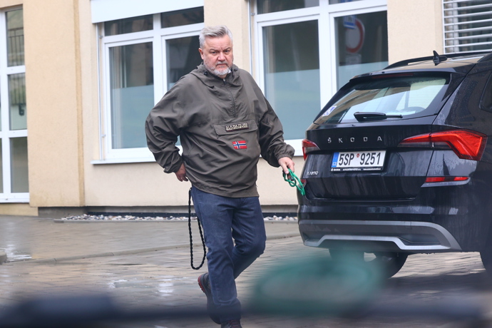 FOTO: Miloš Pokorný navštěvuje Patrika Hezuckého pravidelně v nemocnici. – stránka 18