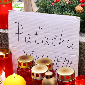 Na místě je řada dojemných vzkazů.