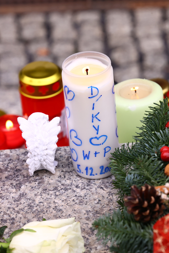 FOTO: Pietní místo na Patrika Hezuckého. – stránka 291