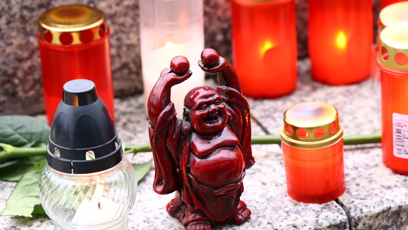 FOTO: Svíčky a další předměty na památku Patrika Hezuckého.