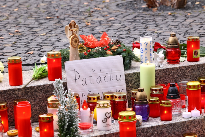 FOTO: Pietní místo v Praze. – stránka 287