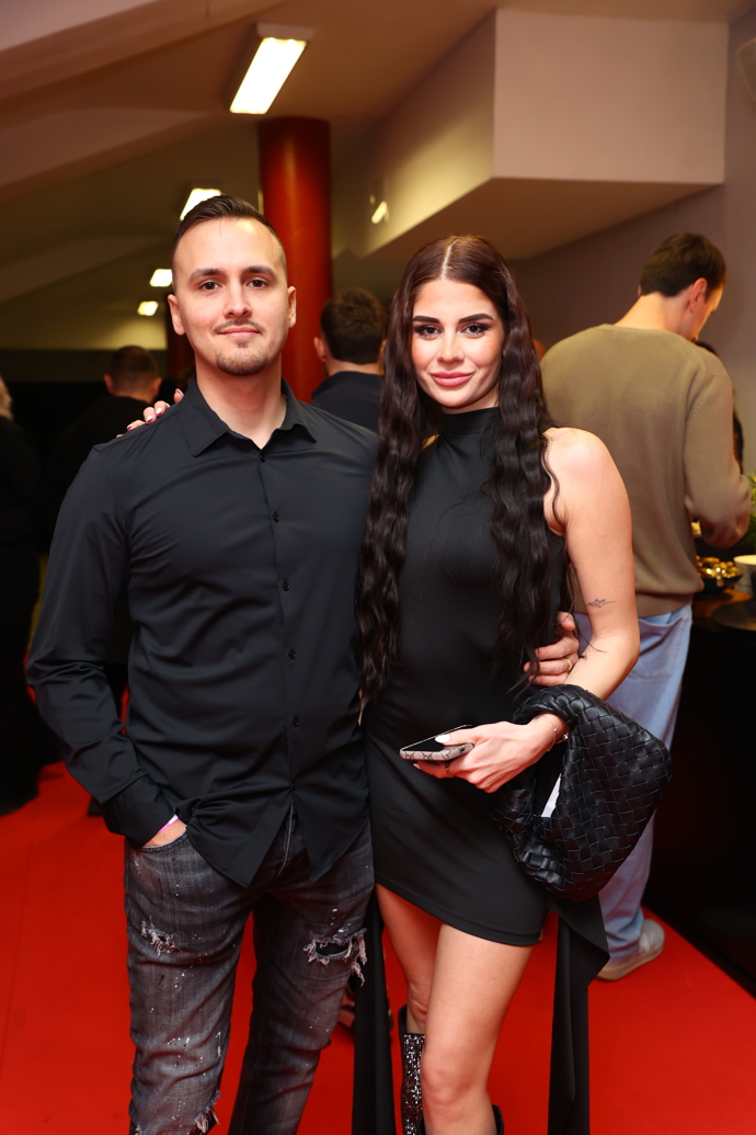 FOTO: Lada Kašparová s partnerem. – stránka 106