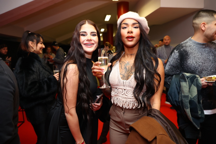 FOTO: Lada Kašparová a Angie Mangombe. – stránka 1