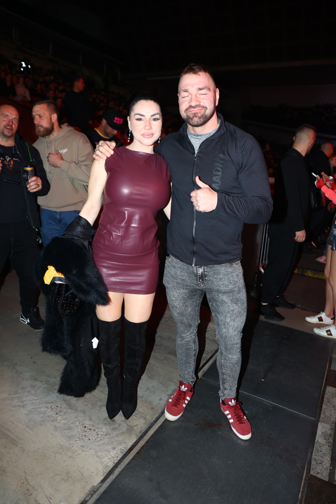 FOTO: Karlos Benda se svou krásnou partnerkou. – stránka 13