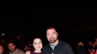 FOTO: Karlos Benda dorazil po boku své partnerky.