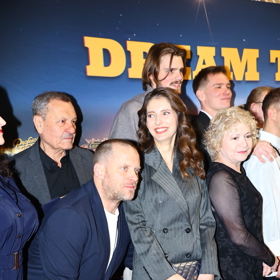Jakub Prachař a Sara Sandeva při focení na premiéře filmu Dream Team.