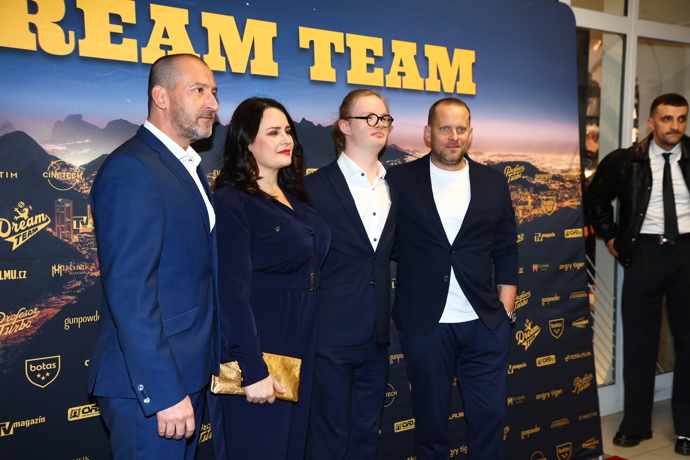 FOTO: Jakub Prachař na premiéře filmu Dream Team. – stránka 7