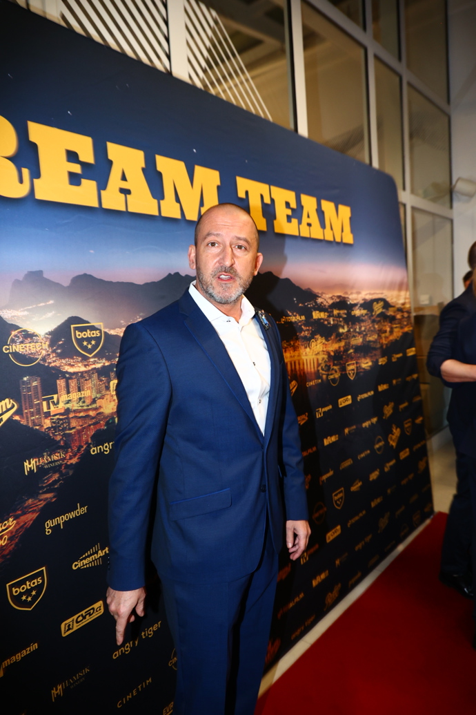 FOTO: Martin Hofmann v elegantním obleku. – stránka 5