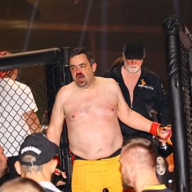 Pavel Novotný nastupuje do zápasu.