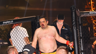 FOTO: Pavel Novotný nastupuje do zápasu.