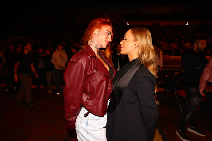 FOTO: Tereza Osladilová během staredownu s Dominikou Horákovou. – stránka 7