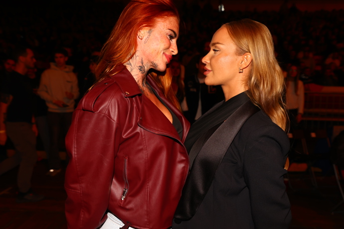 FOTO: Tereza Osladilová si se soupeřkou střihla líbačku. – stránka 6