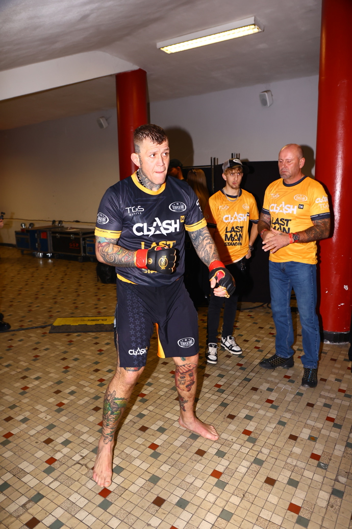 FOTO: Vašek Mikulášek před zápasem. – stránka 5