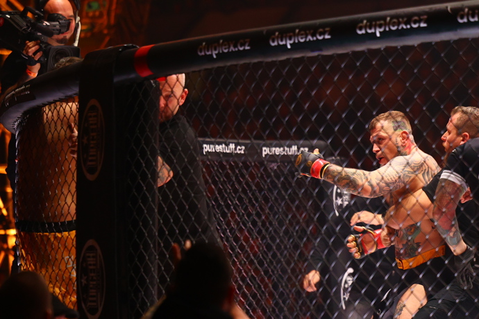 FOTO: Vašek Mikulášek ztratil nervy. – stránka 4