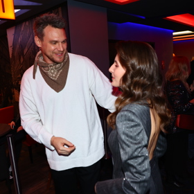  Vojta Dyk přivítal Saru Sandevu. 