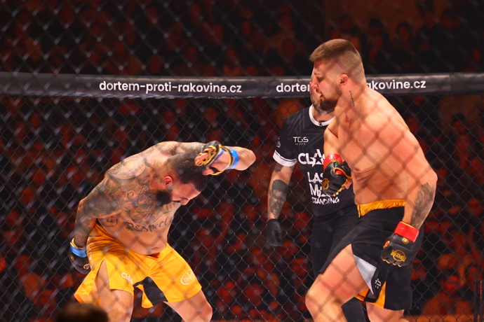 FOTO: Marek Valášek v zápase s Králem Pablem. – stránka 4