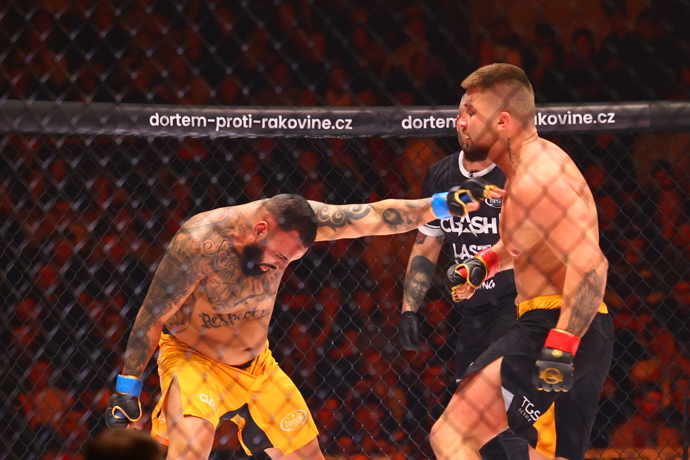 FOTO: Marek Valášek v zápase s Králem Pablem. – stránka 3