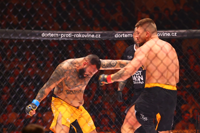 FOTO: Marek Valášek v zápase s Králem Pablem. – stránka 2