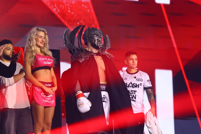 FOTO: Jakub Enžl při nástupu. – stránka 12