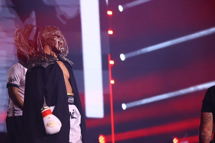 FOTO: Jakub Enžl měl velmi originální nástup. – stránka 11