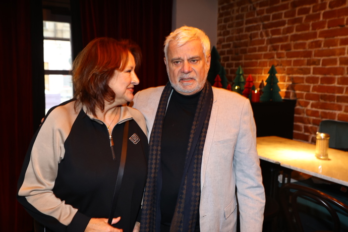 FOTO: Zlata Adamovská se na svého manžela Petra Štěpánka stále kouká velmi zamilovaně. – stránka 9