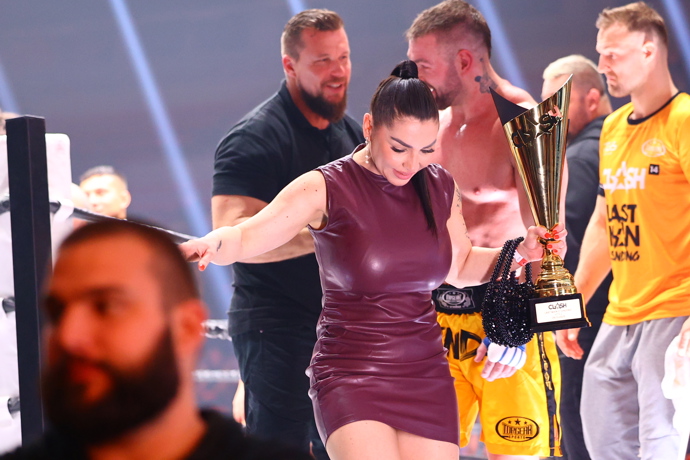 FOTO: Trofej nakonec odnesla partnerka Karlose Bendy.