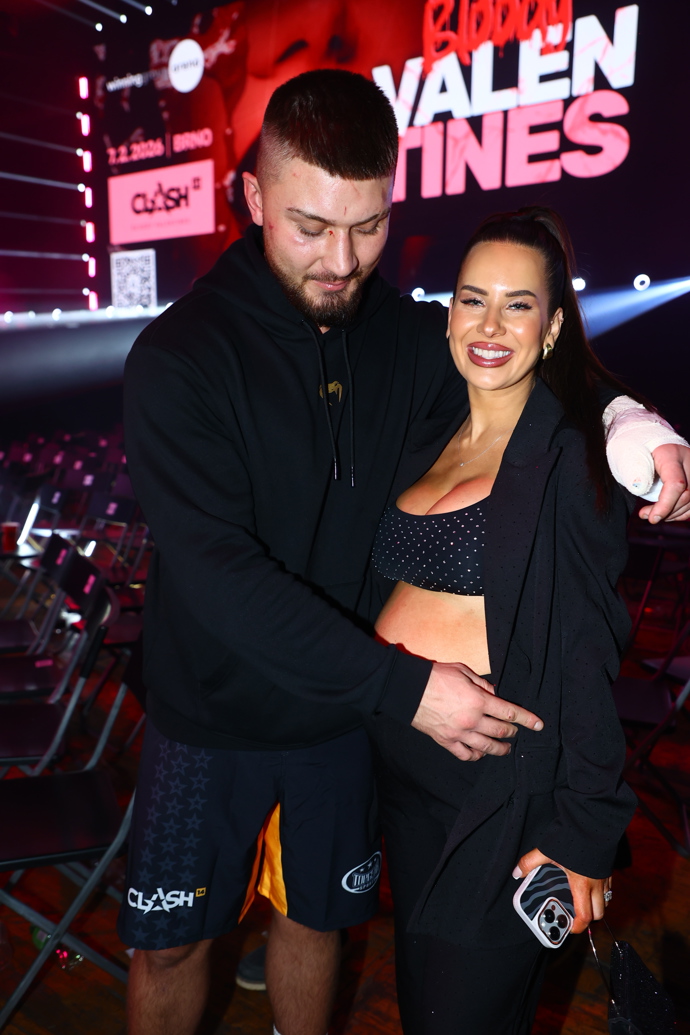 FOTO: Datel s Bárou Stříteskou ukázali bříško. – stránka 1