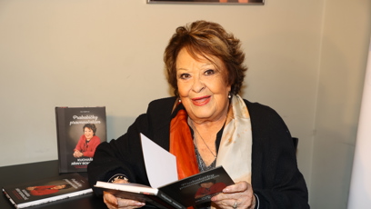 FOTO: Jiřina Bohdalová se svou novou kuchařkou.