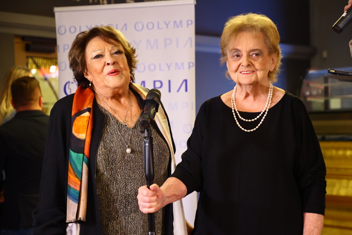 FOTO: Jiřina Bohdalová s chutí odprezentovala svou novou kuchařku. – stránka 33