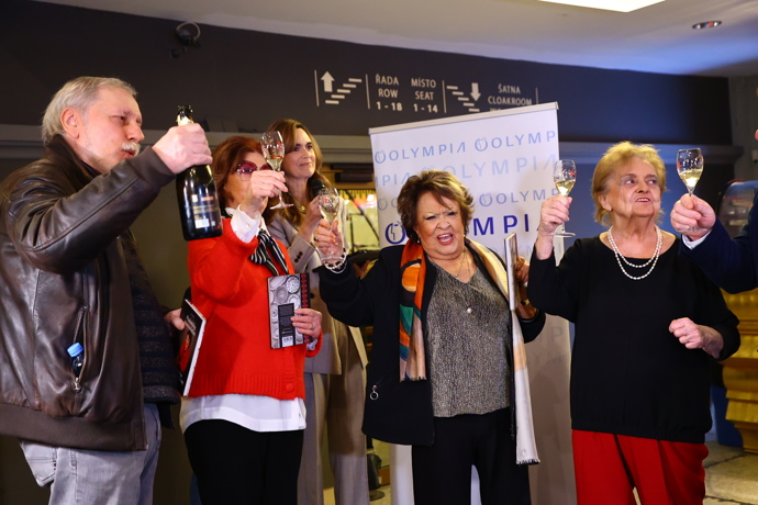 FOTO: Křest kuchařky Jiřiny Bohdalové. – stránka 30