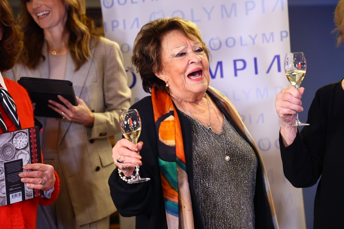 FOTO: Jiřina Bohdalová zpívala. – stránka 29